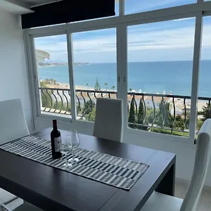 https://modern-apartment-with-sea-view-close-to-marbella.1costadelsol.com